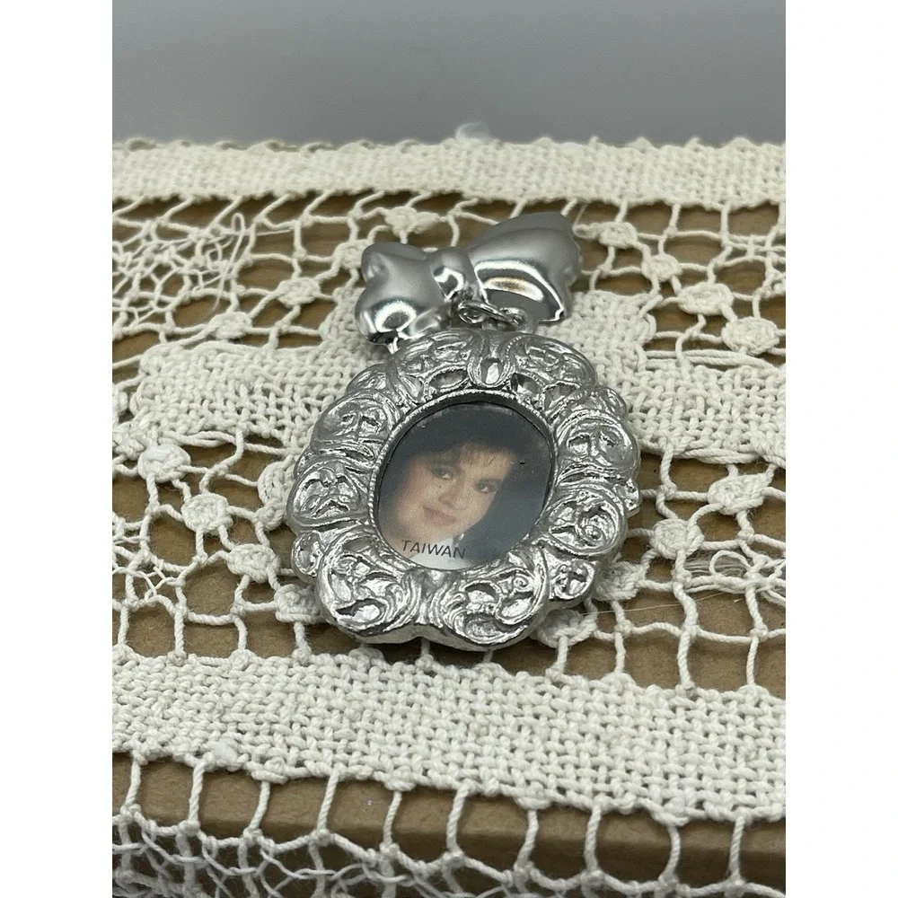 Vintage 1980's Picture Brooch & Frame In One‎
